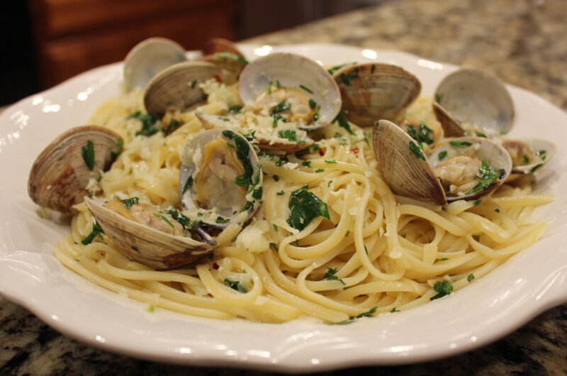 Flavor-Packed Linguine with Garlic and Fresh Clams