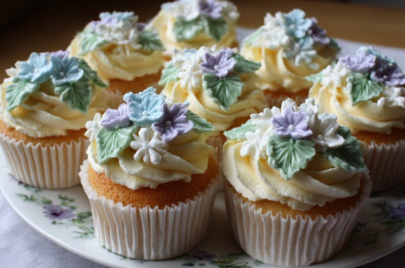 Homemade Vanilla Cupcakes with Buttercream Recipe