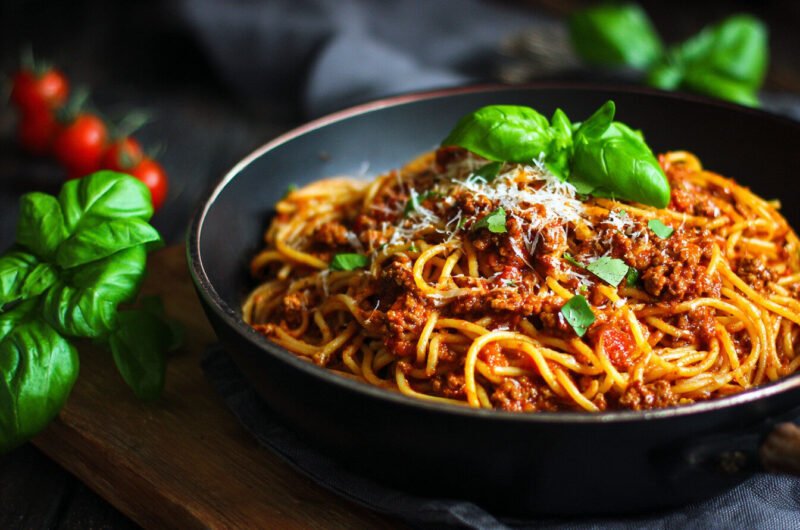 Easy One Pot Spaghetti Bolognese – Weeknight Dinner Magic!